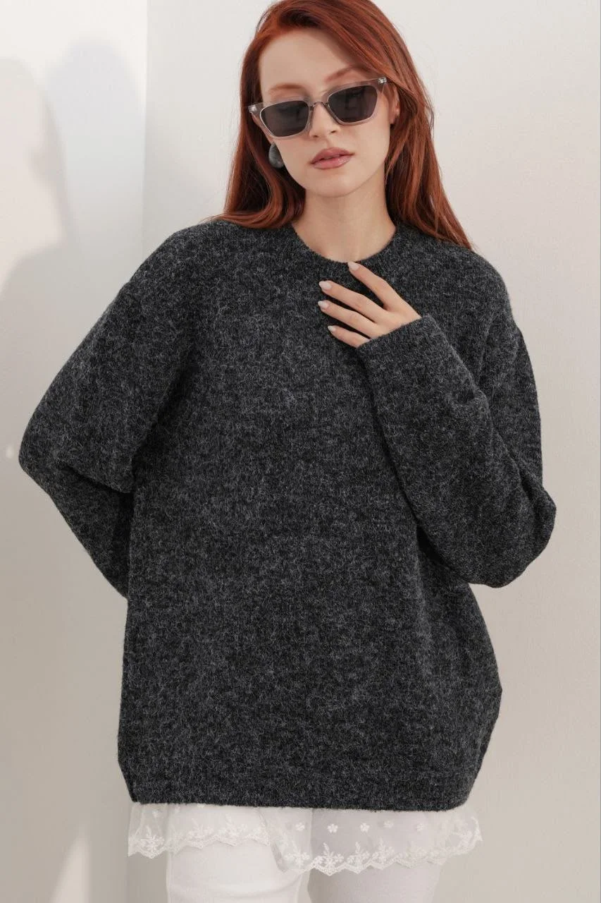 Kadın Bisiklet Yaka Oversize Triko Kazak – Dantel Detaylı Görünüm